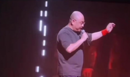 刀郎演唱会视频,激情燃烧的岁月，经典旋律再现舞台