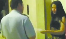 女人脱光衣服视频,女人脱衣瞬间，真实情感与内心独白